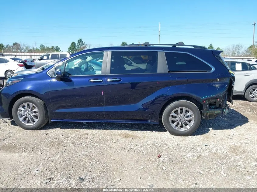 2025 TOYOTA SIENNA XLE