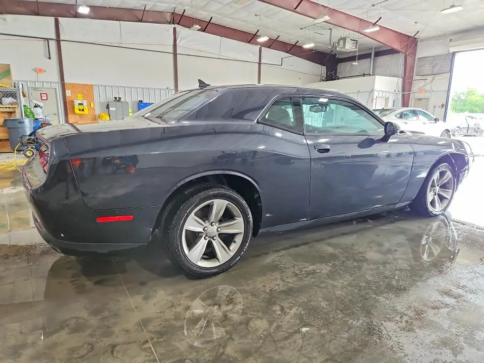 2016 DODGE CHALLENGER SXT  
