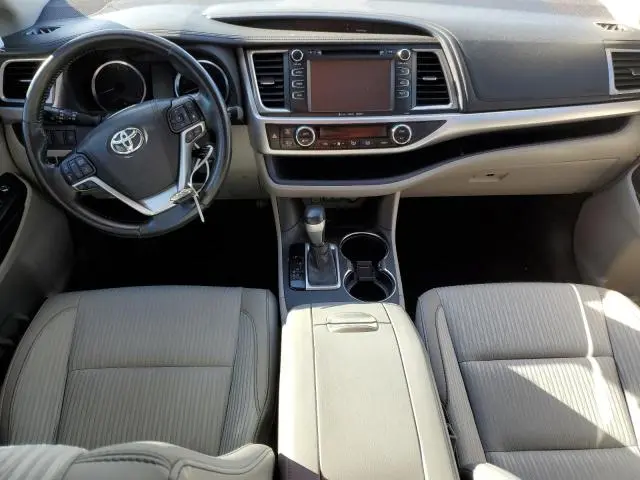 2017 TOYOTA HIGHLANDER LE  