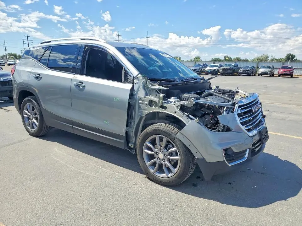 2024 GMC TERRAIN SLT  