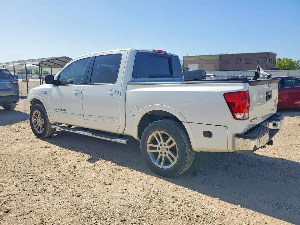 2015 NISSAN TITAN SL  