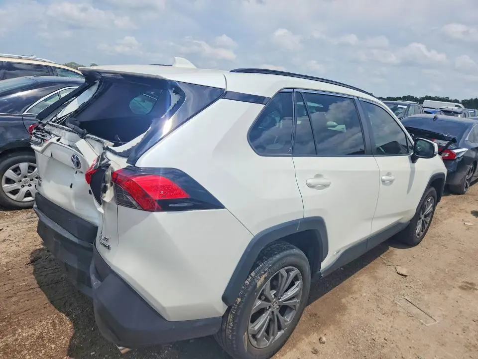 2022 TOYOTA RAV4 XLE PREMIUM  