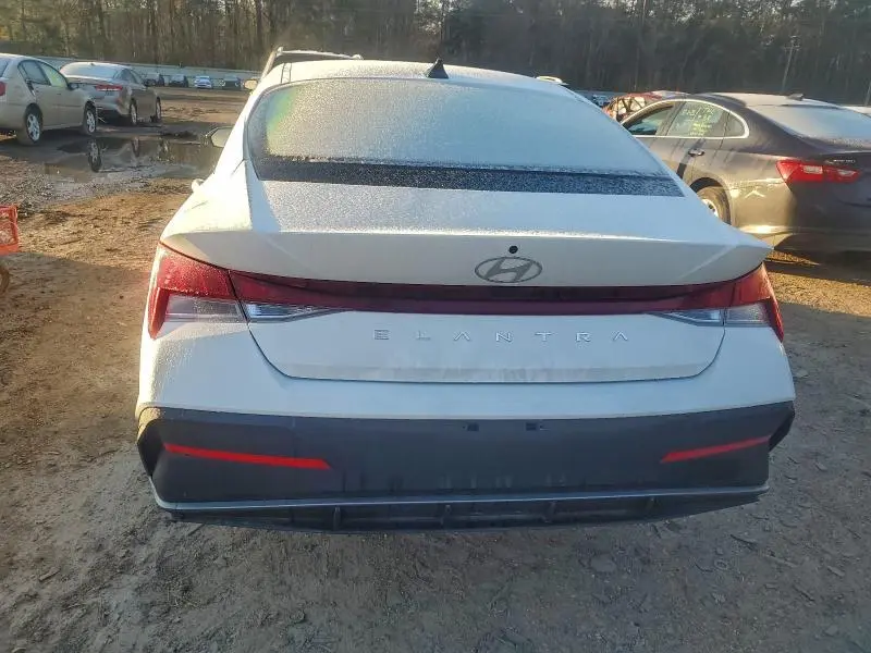 2025 HYUNDAI ELANTRA SE  