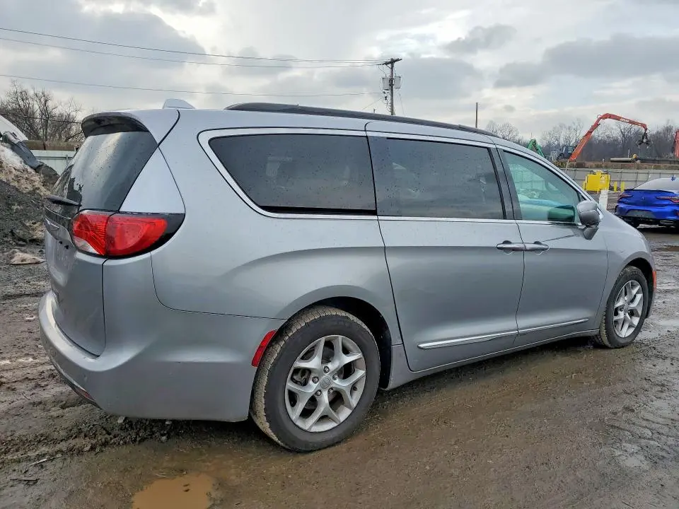 2017 CHRYSLER PACIFICA TOURING L  
