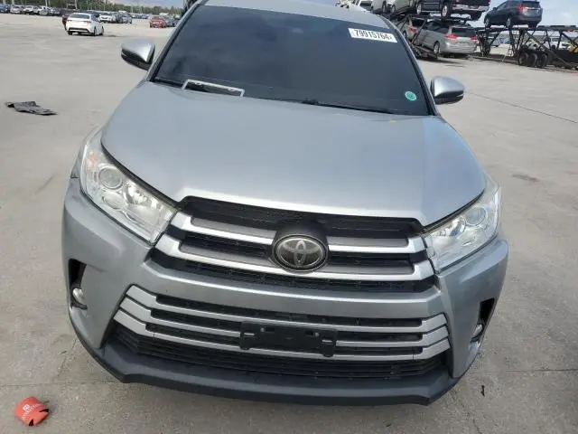 2017 TOYOTA HIGHLANDER LE  