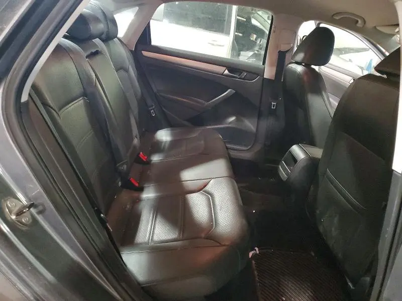 2014 VOLKSWAGEN PASSAT S  