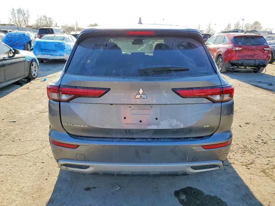 2024 MITSUBISHI OUTLANDER SE  