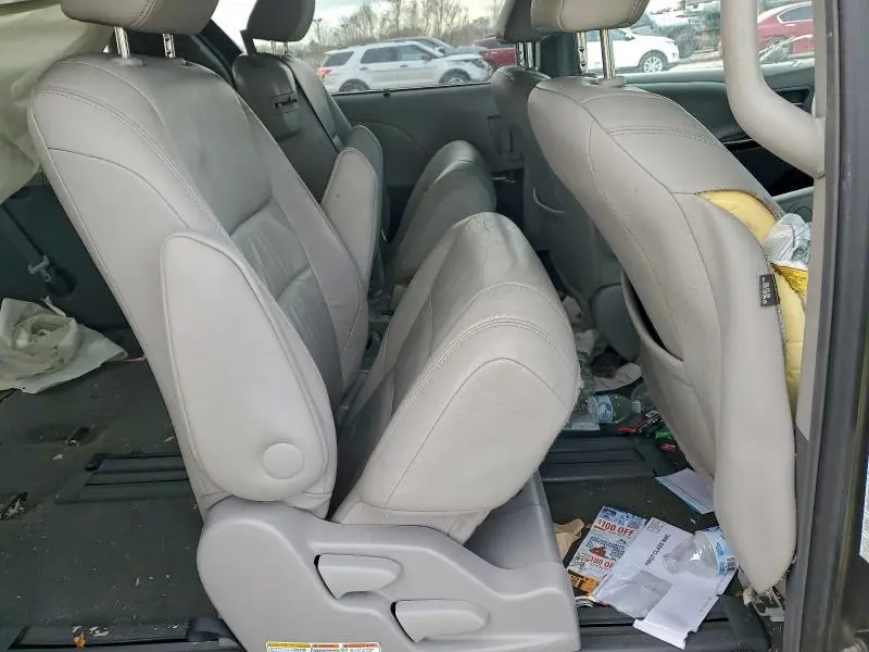 2015 TOYOTA SIENNA XLE  