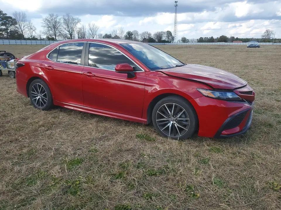 2021 TOYOTA CAMRY SE  