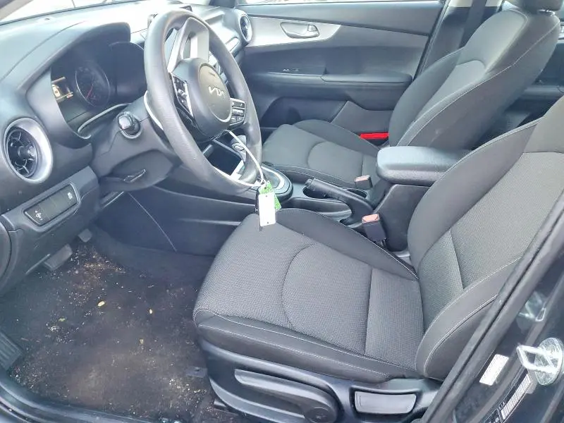 2023 KIA FORTE LX  