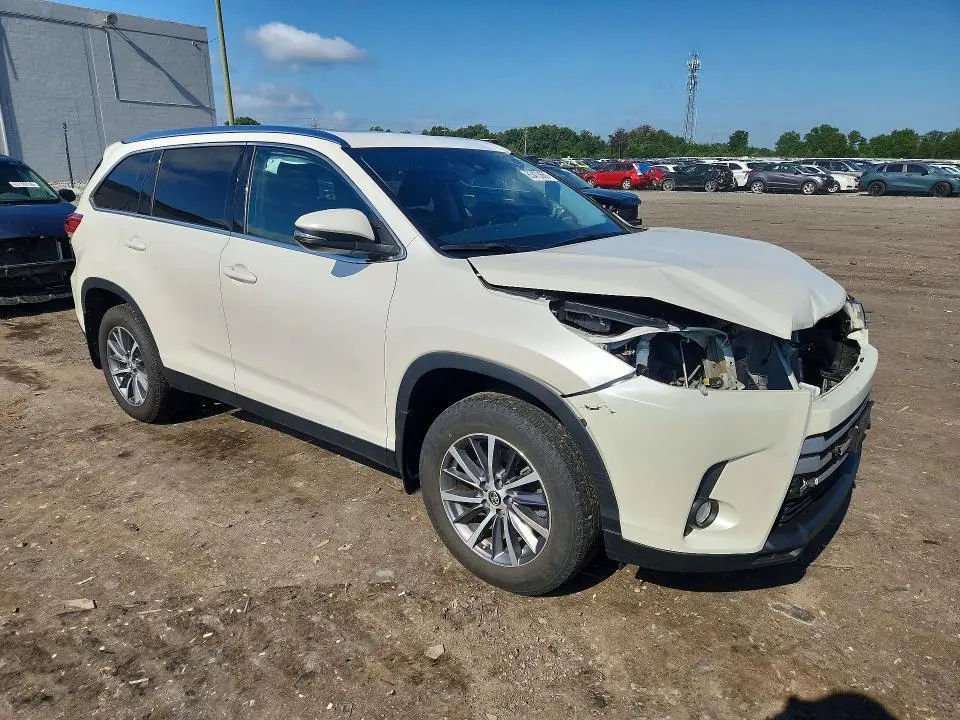 2019 TOYOTA HIGHLANDER XLE  