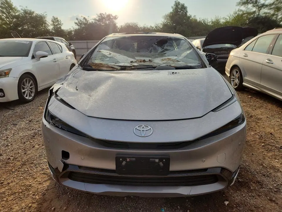 2024 TOYOTA PRIUS XLE  