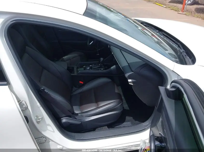 2022 MAZDA MAZDA3 PREMIUM