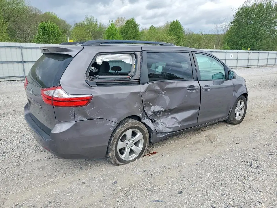 2017 TOYOTA SIENNA   