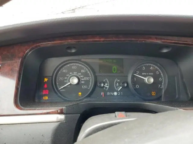 2011 LINCOLN TOWN CAR SIGNATURE LIMITED  