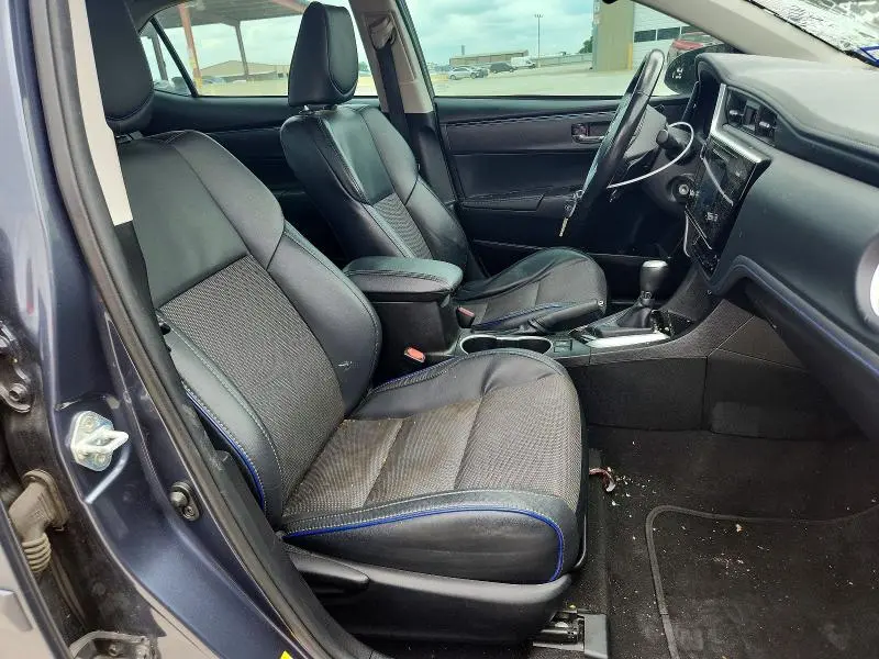 2017 TOYOTA COROLLA SE  