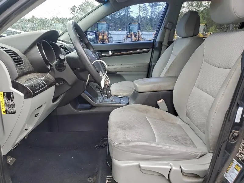 2011 KIA SORENTO BASE  