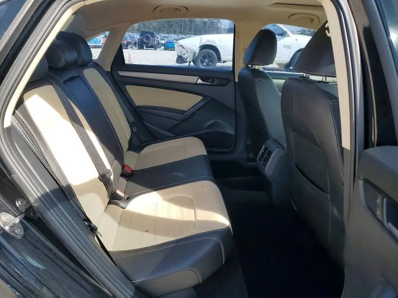 2015 VOLKSWAGEN PASSAT SE  