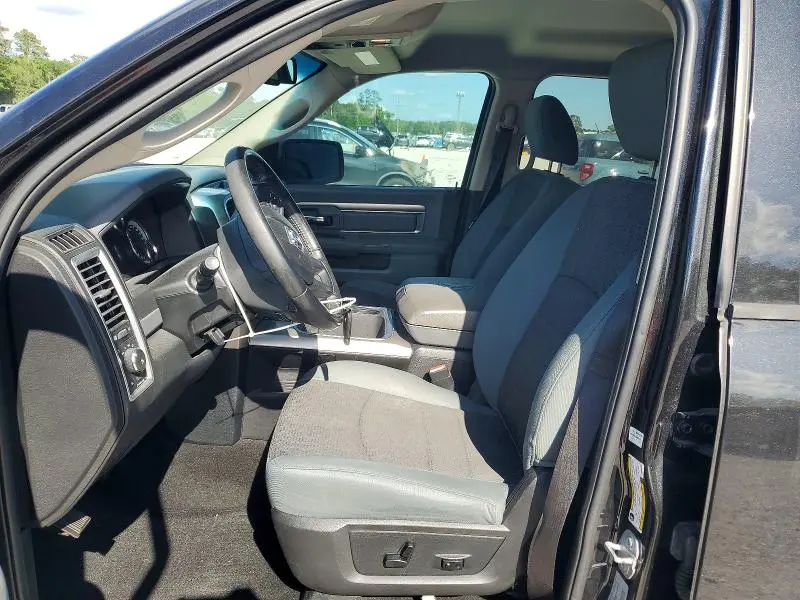 2016 RAM 1500 SLT  
