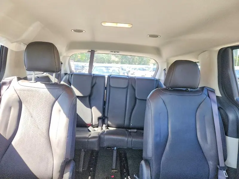 2024 KIA CARNIVAL EX  