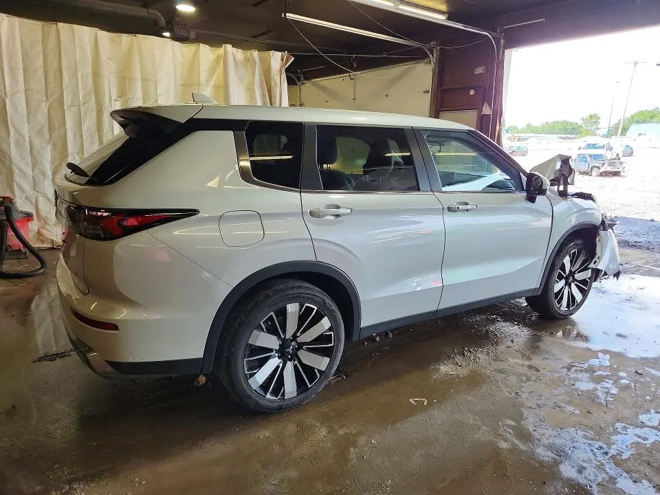 2025 MITSUBISHI OUTLANDER SE  