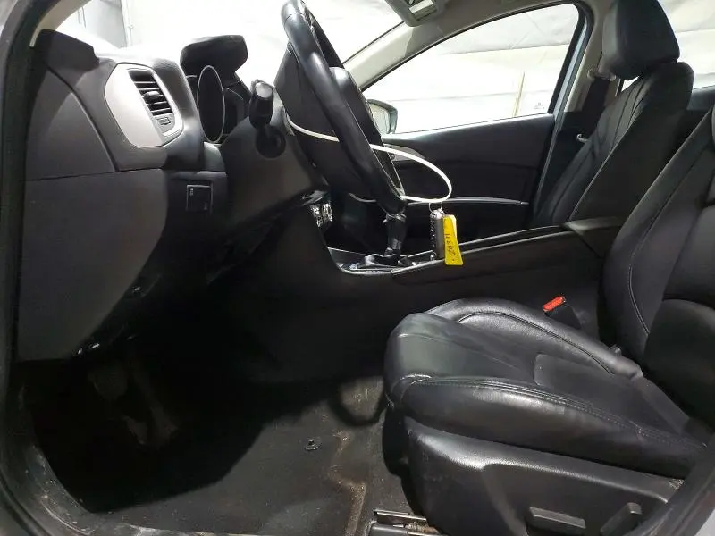 2017 MAZDA 3 TOURING  