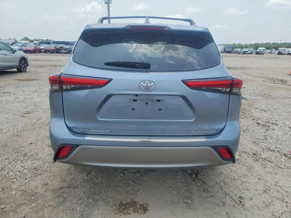 2022 TOYOTA HIGHLANDER PLATINUM  