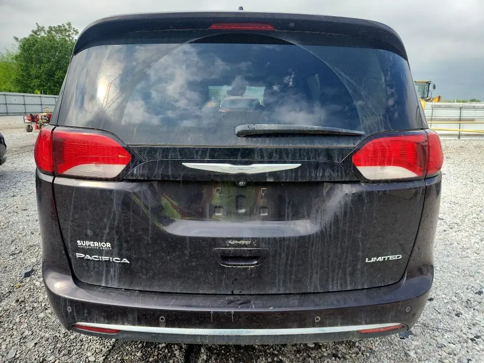 2017 CHRYSLER PACIFICA LIMITED  