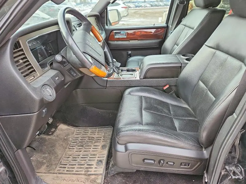 2011 LINCOLN NAVIGATOR   