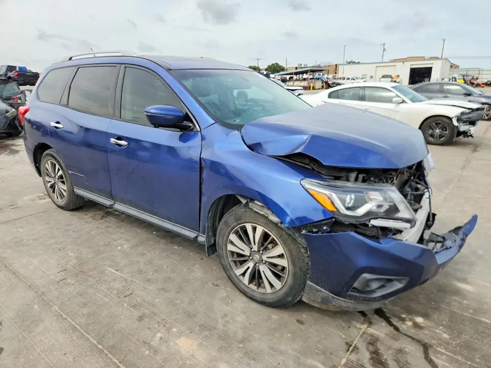 2017 NISSAN PATHFINDER SL  