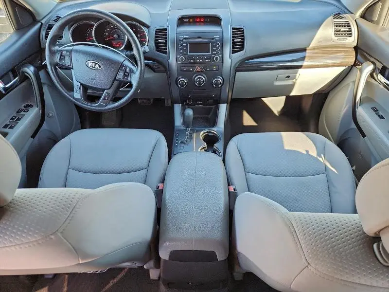 2012 KIA SORENTO BASE  
