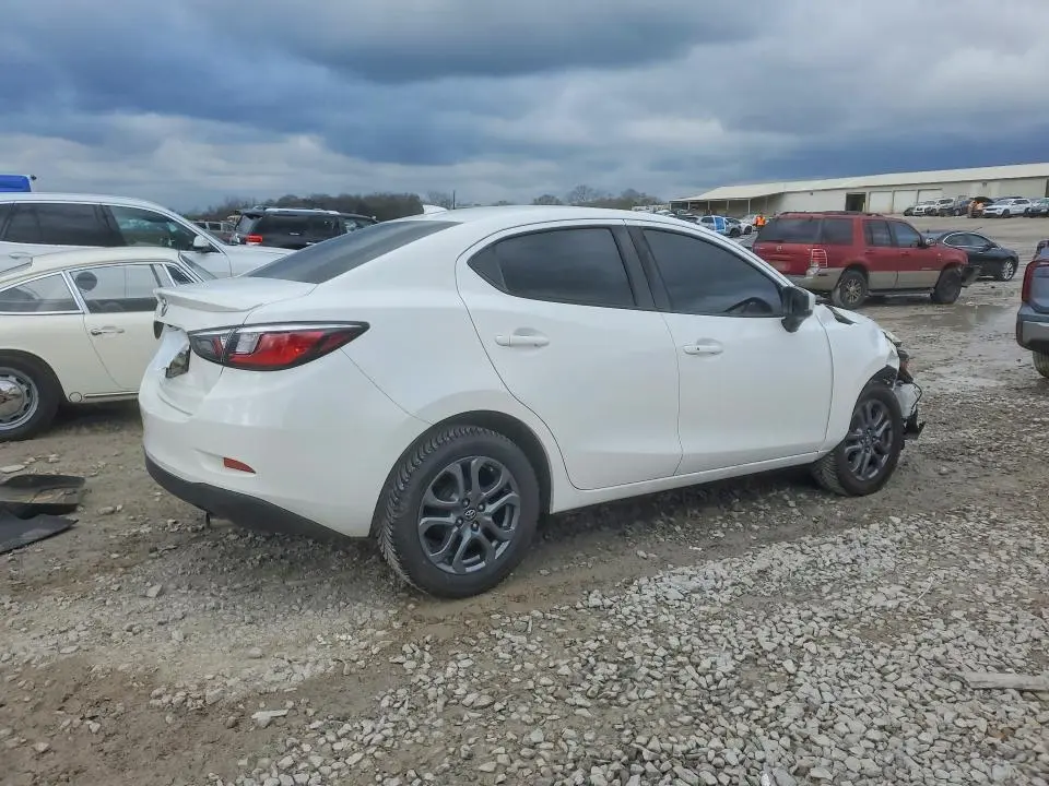 2019 TOYOTA YARIS LE  