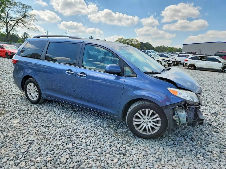 2015 TOYOTA SIENNA XLE 8-PASSENGER  