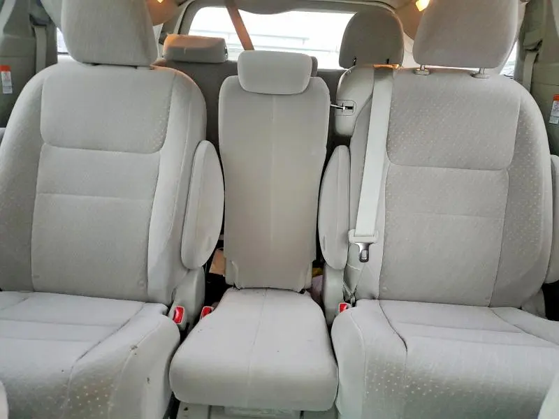 2018 TOYOTA SIENNA LE 8-PASSENGER  