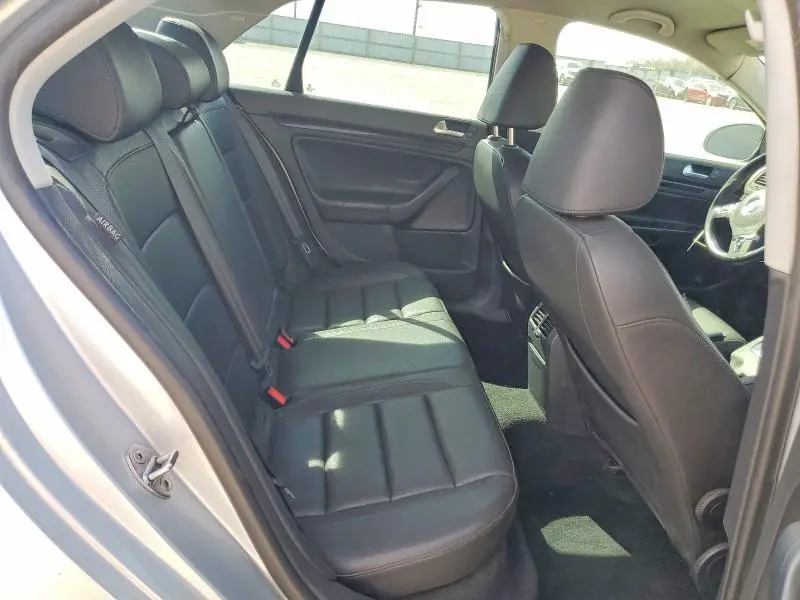 2010 VOLKSWAGEN JETTA   