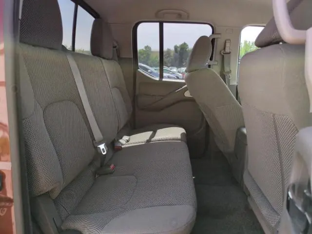 2017 NISSAN FRONTIER SV  