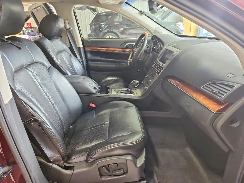 2011 LINCOLN MKT   