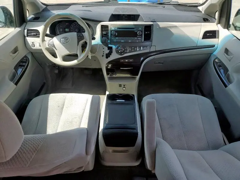 2014 TOYOTA SIENNA LE 8-PASSENGER  