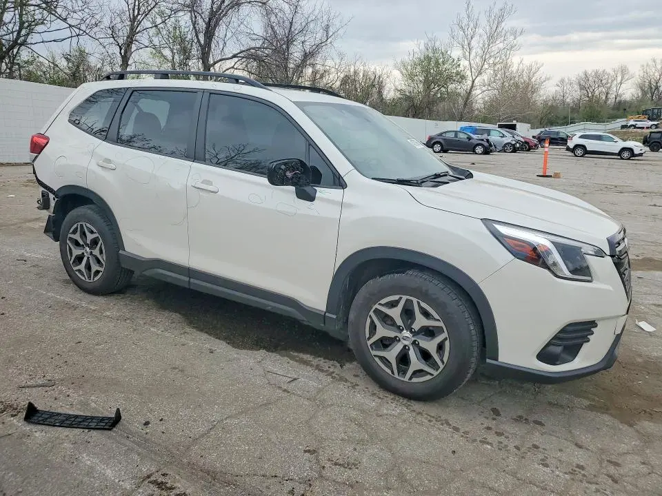 2022 SUBARU FORESTER PREMIUM  