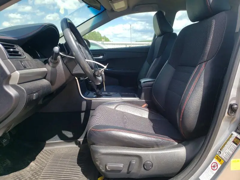 2017 TOYOTA CAMRY SE  