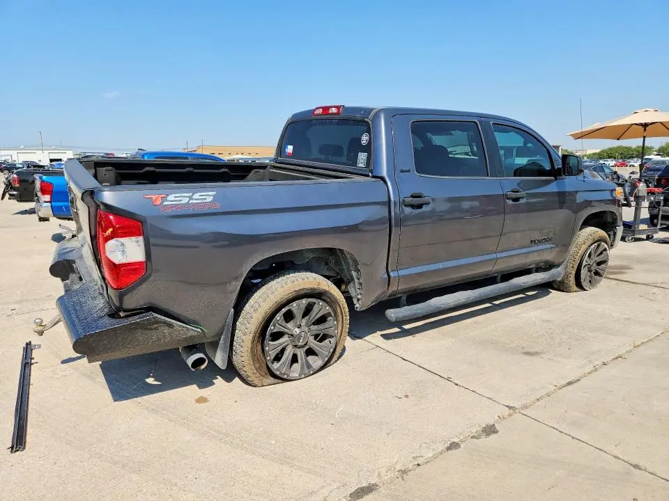 2017 TOYOTA TUNDRA CREWMAX SR5  