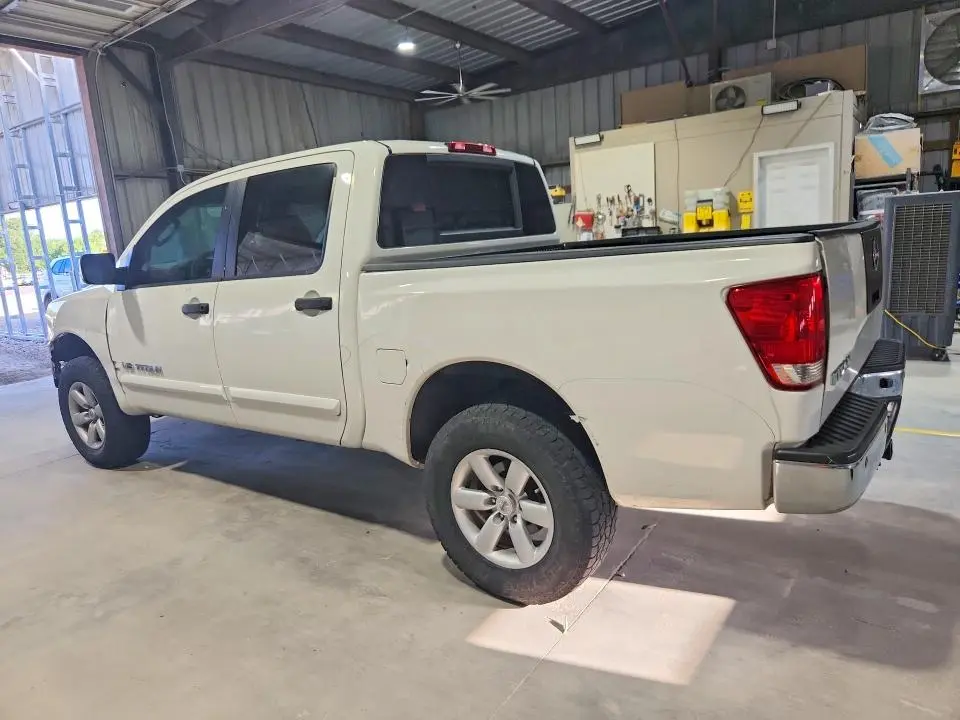 2010 NISSAN TITAN SE  
