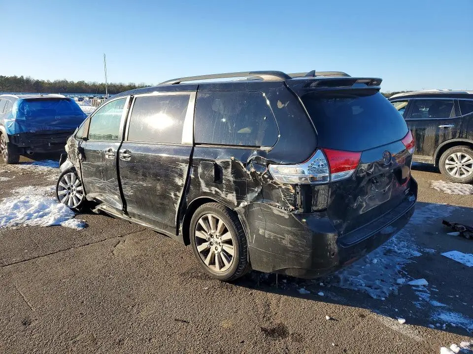 2014 TOYOTA SIENNA XLE  