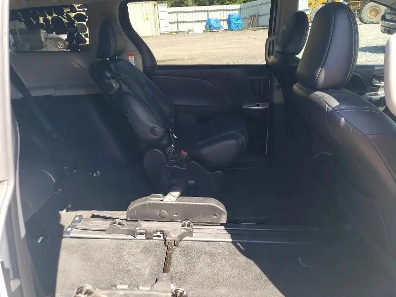 2015 TOYOTA SIENNA SPORT  