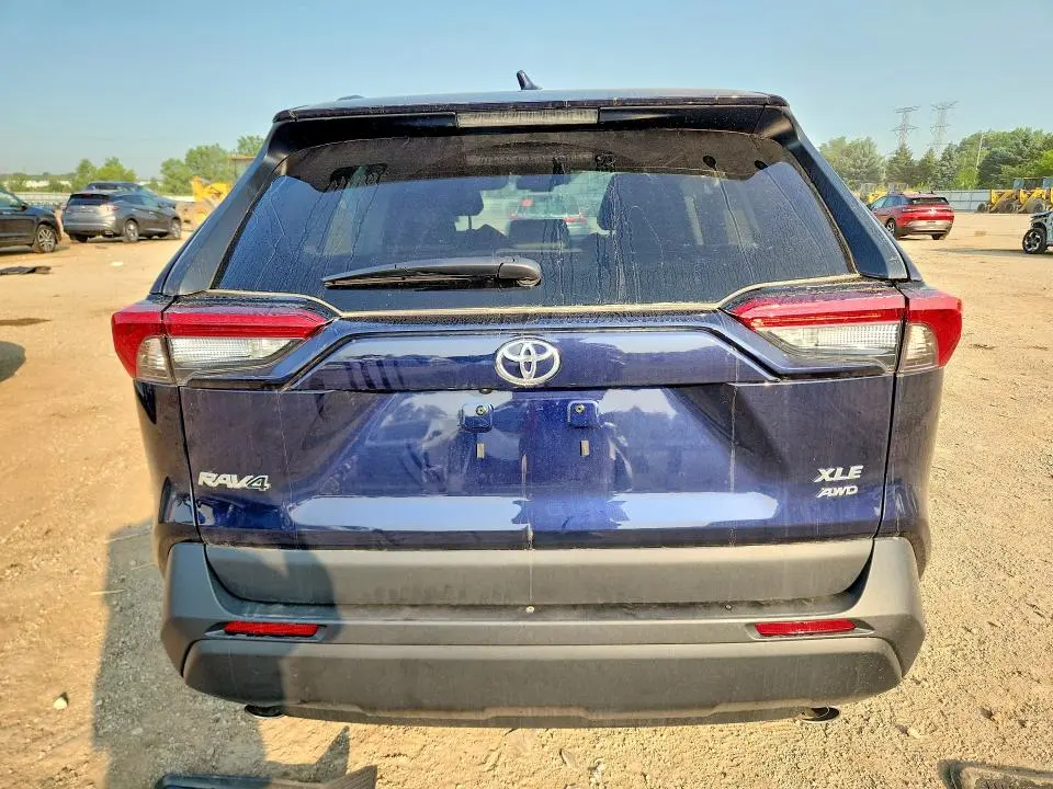 2025 TOYOTA RAV4 XLE  
