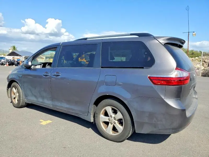2017 TOYOTA SIENNA LE  