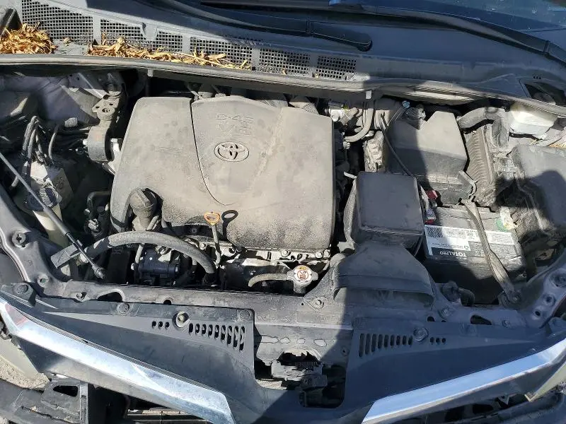 2019 TOYOTA SIENNA LE 8-PASSENGER  