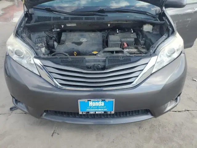 2011 TOYOTA SIENNA XLE  