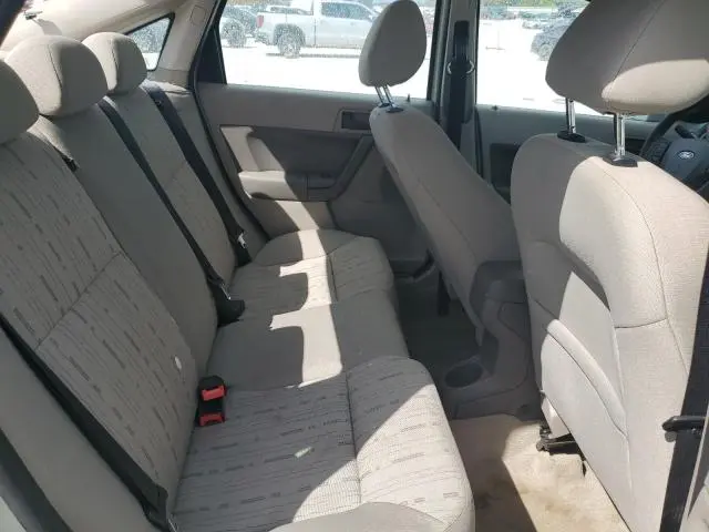 2010 FORD FOCUS SE  