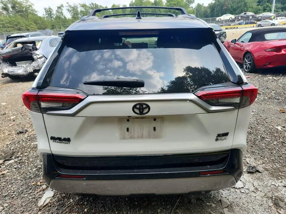 2025 TOYOTA RAV4 XSE  